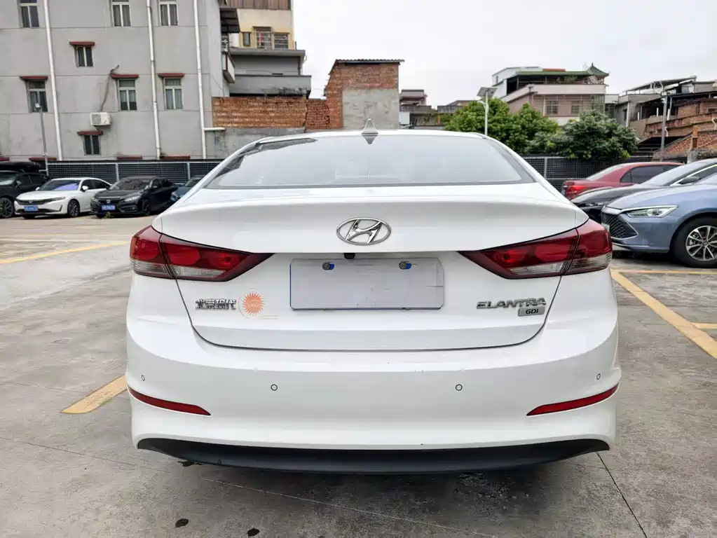 Hyundai Elantra 2018 — фото 5