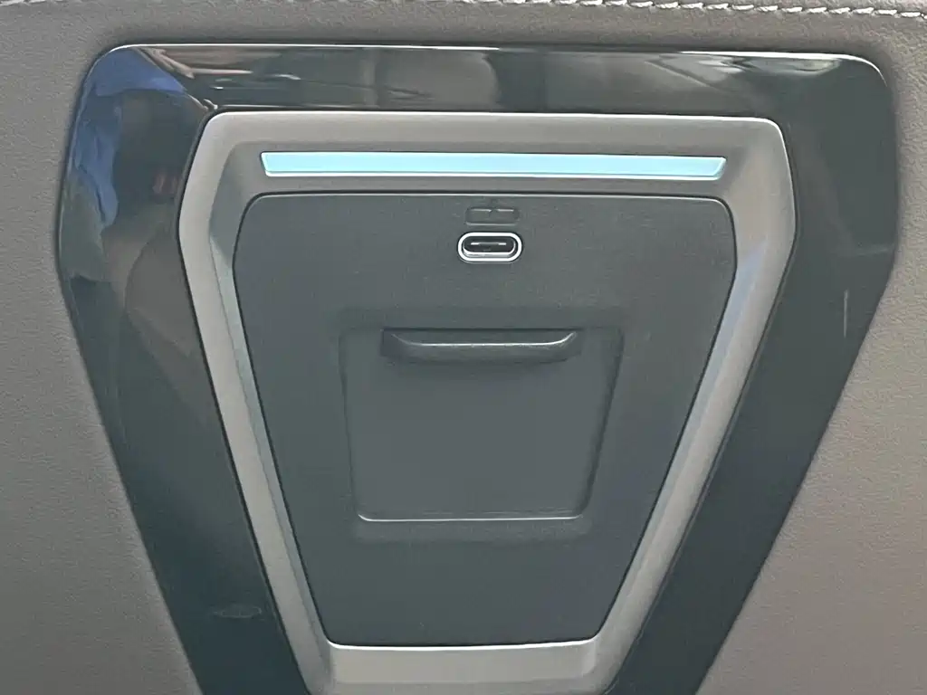 BMW 5 Series 2025 — фото 12