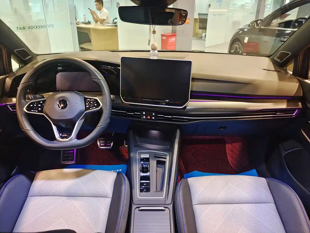 Volkswagen Golf 2025