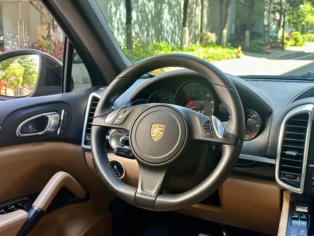Porsche Cayenne 2014 — фото 12