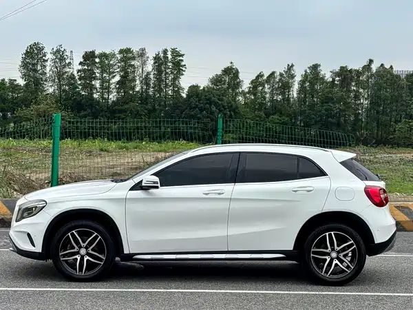 Mercedes-Benz GLA 2015