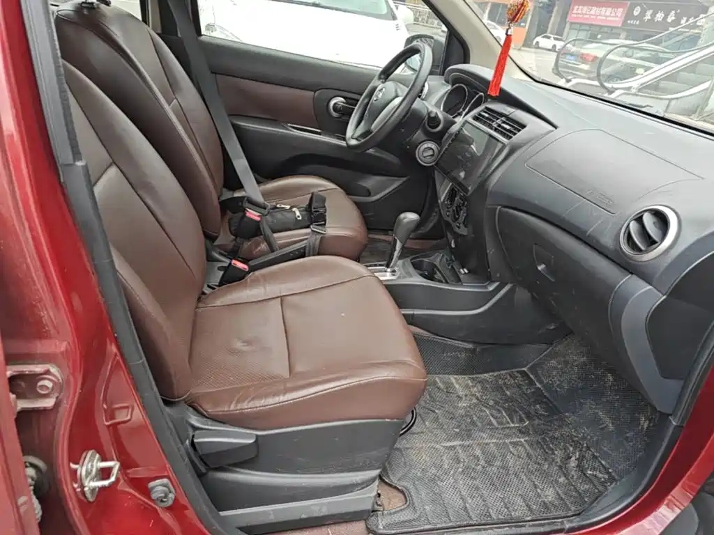 Nissan Livina 2015 — фото 20