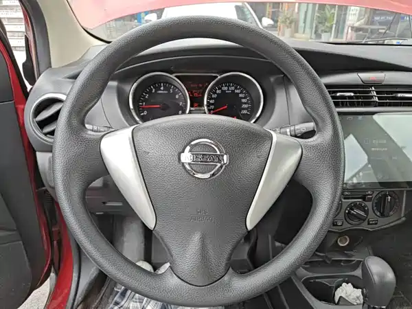 Nissan Livina 2015