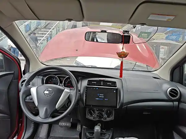 Nissan Livina 2015