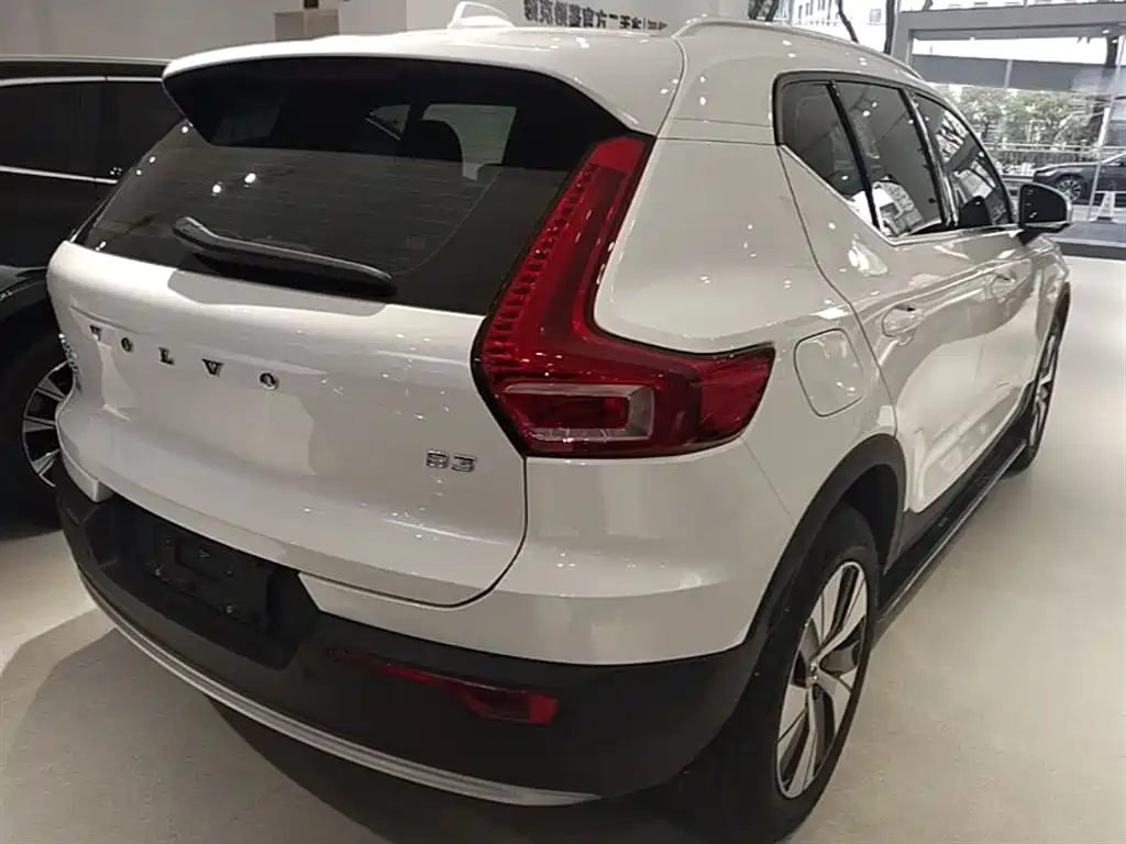 Volvo XC40 2023 — фото 7