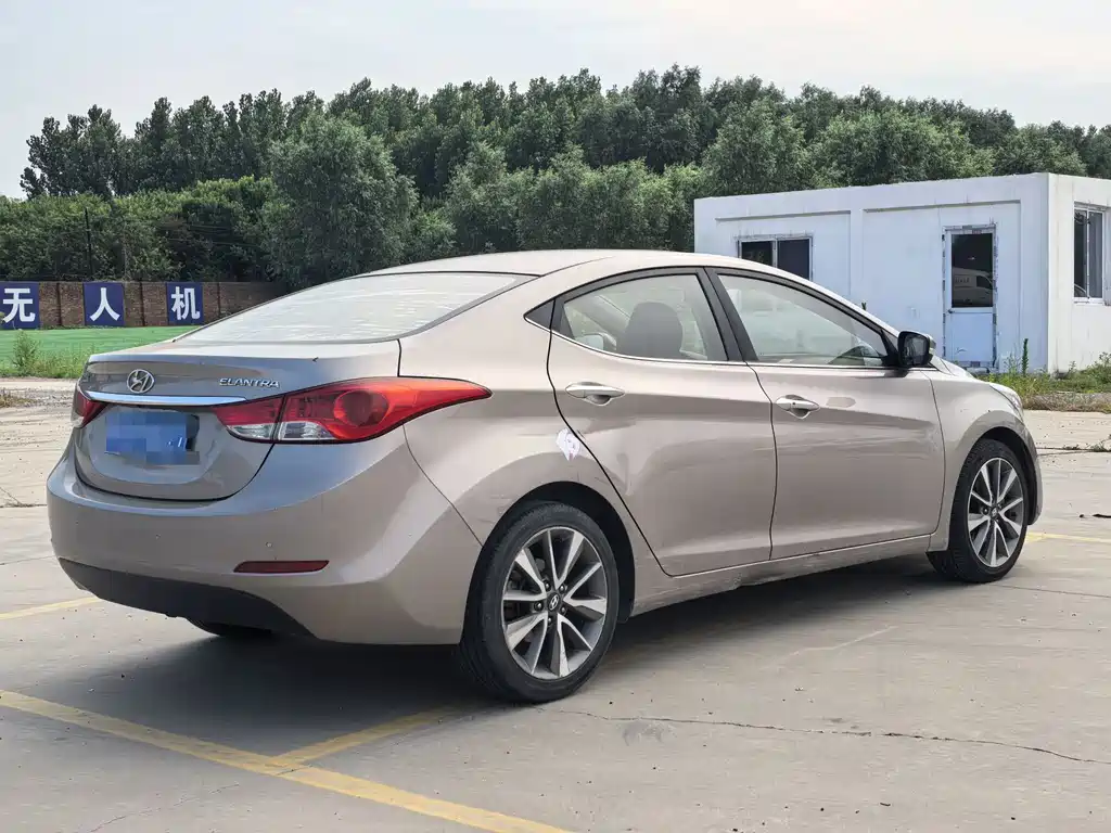 Hyundai Elantra 2015
