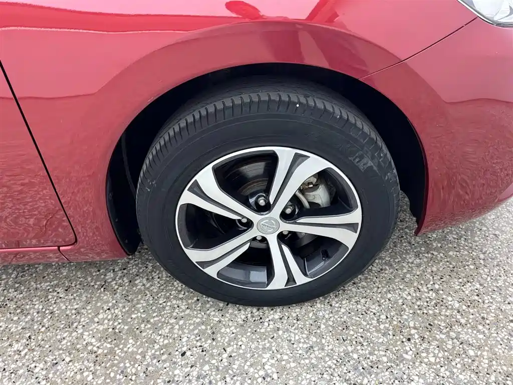 Nissan Tiida 2018 — фото 13
