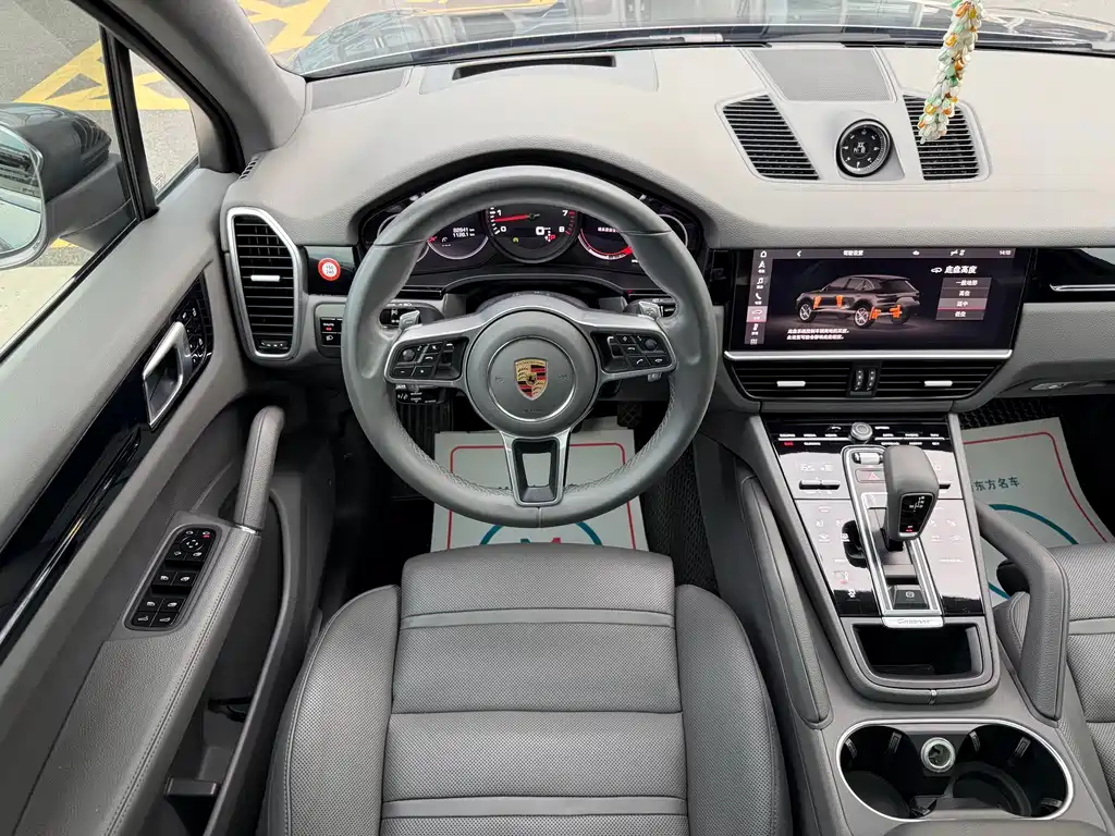 Porsche Cayenne 2021 — фото 11
