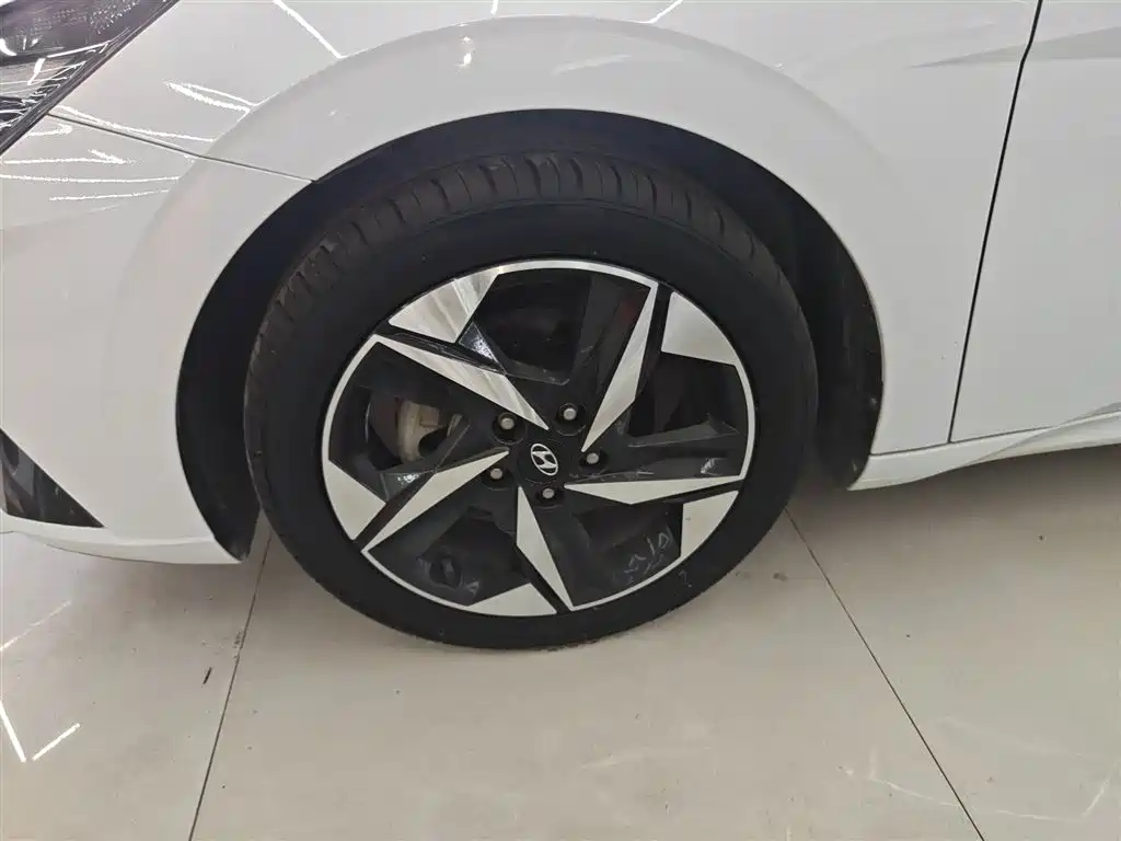 Hyundai Elantra 2021 — фото 25