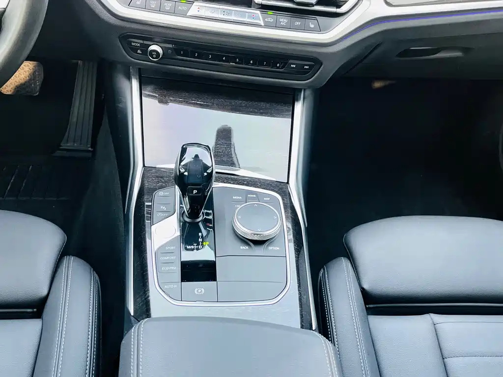 BMW 3 Series 2019 — фото 12