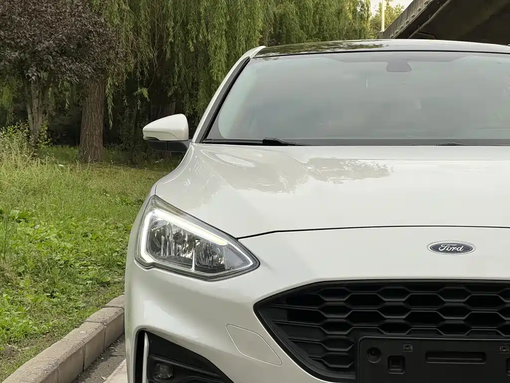 Ford Focus 2020 — фото 10