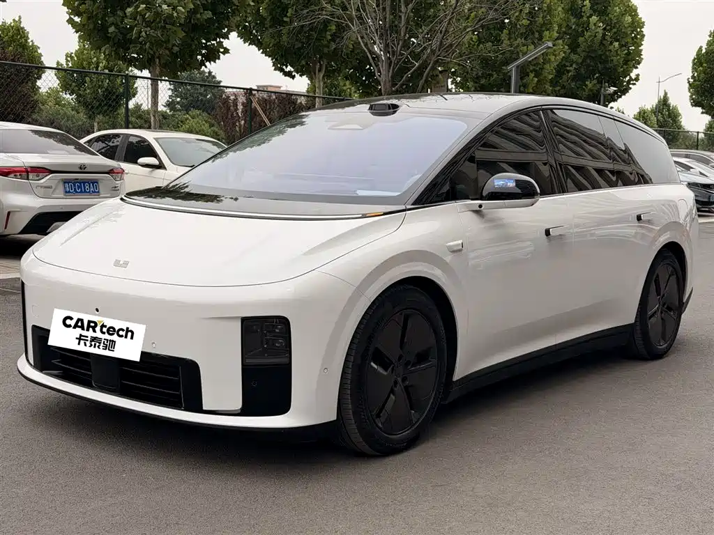 Li Auto i8 2025