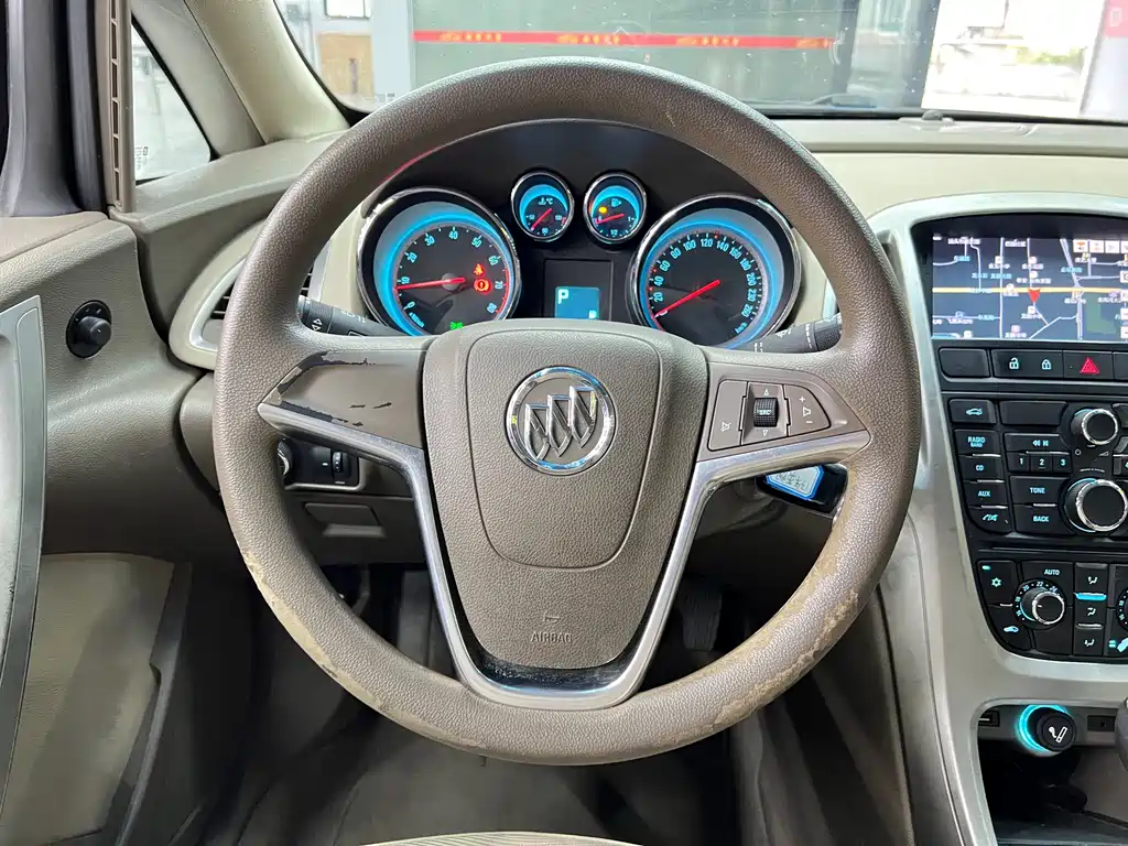 Buick Excelle 2013 — фото 12