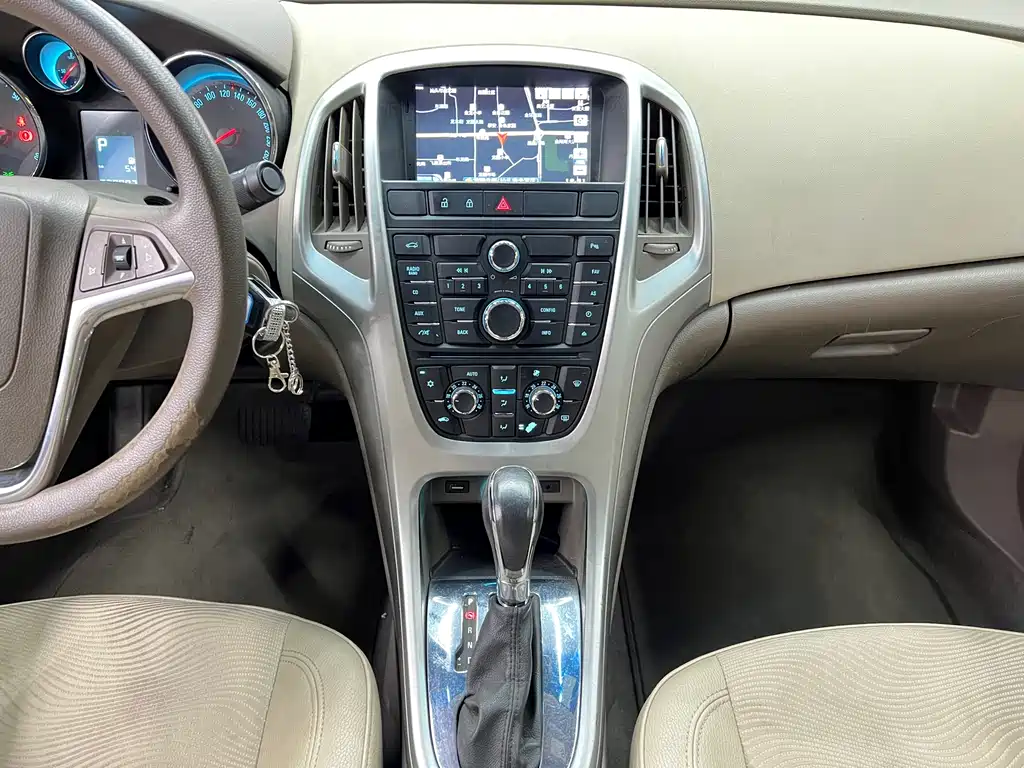Buick Excelle 2013 — фото 11