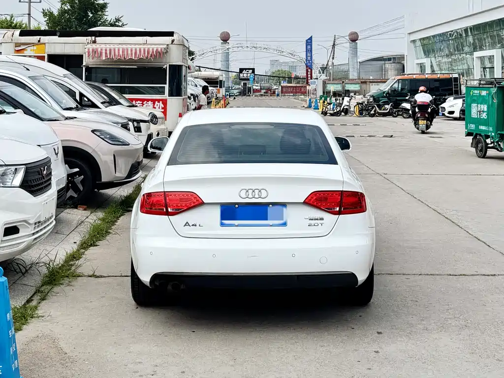 Audi A4L 2011