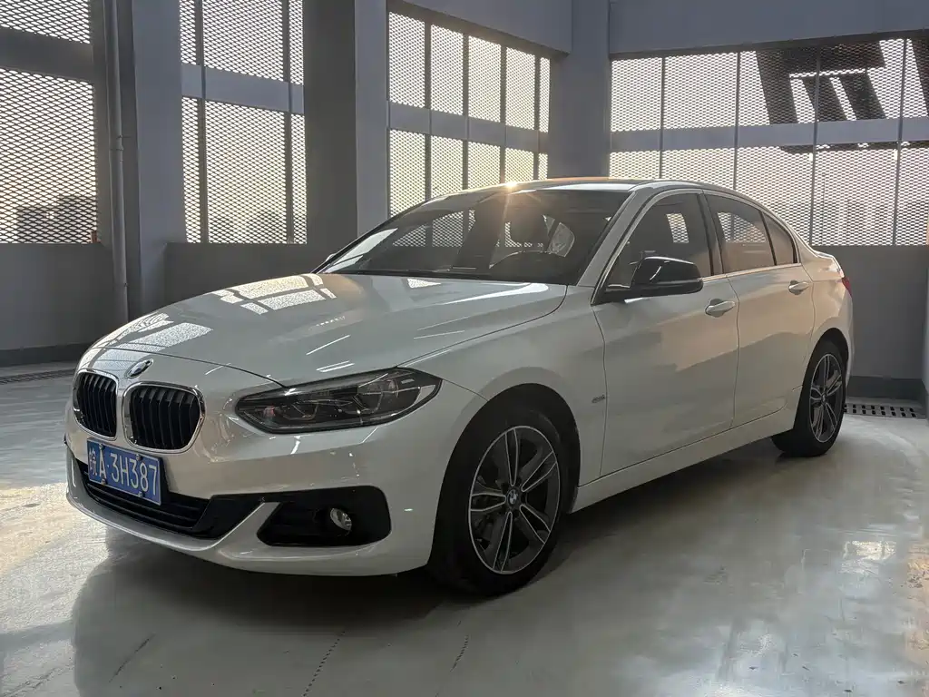 BMW 1 Series 2018 — фото 1