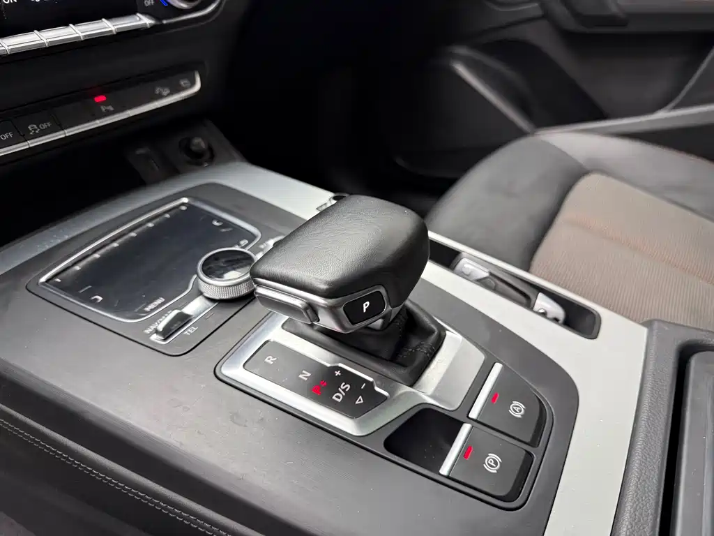 Audi Q5L 2018 — фото 12
