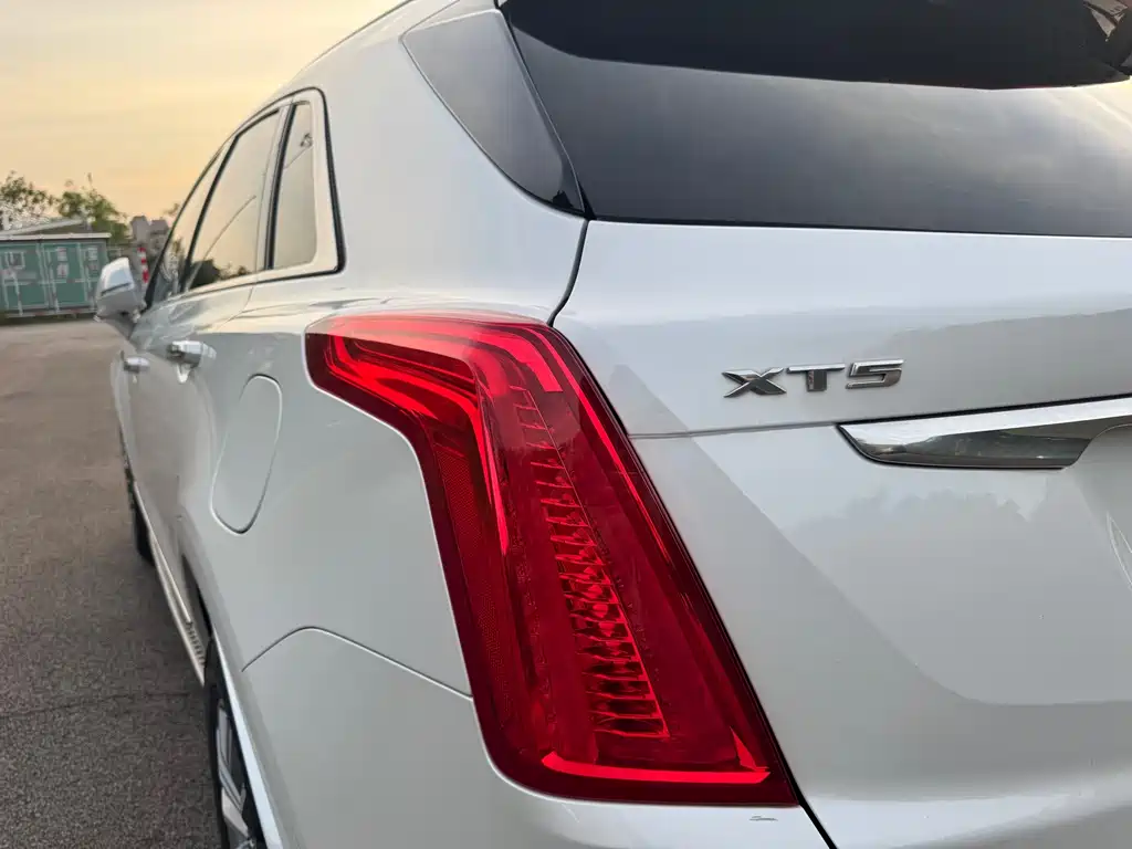 Cadillac XT5 2018 — фото 25