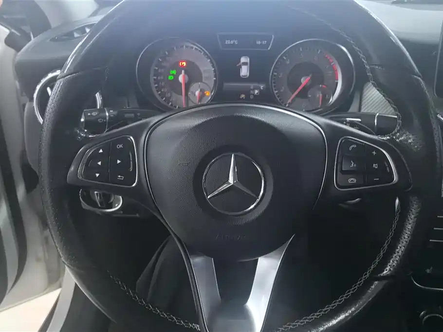 Mercedes-Benz GLA 2017 — фото 15