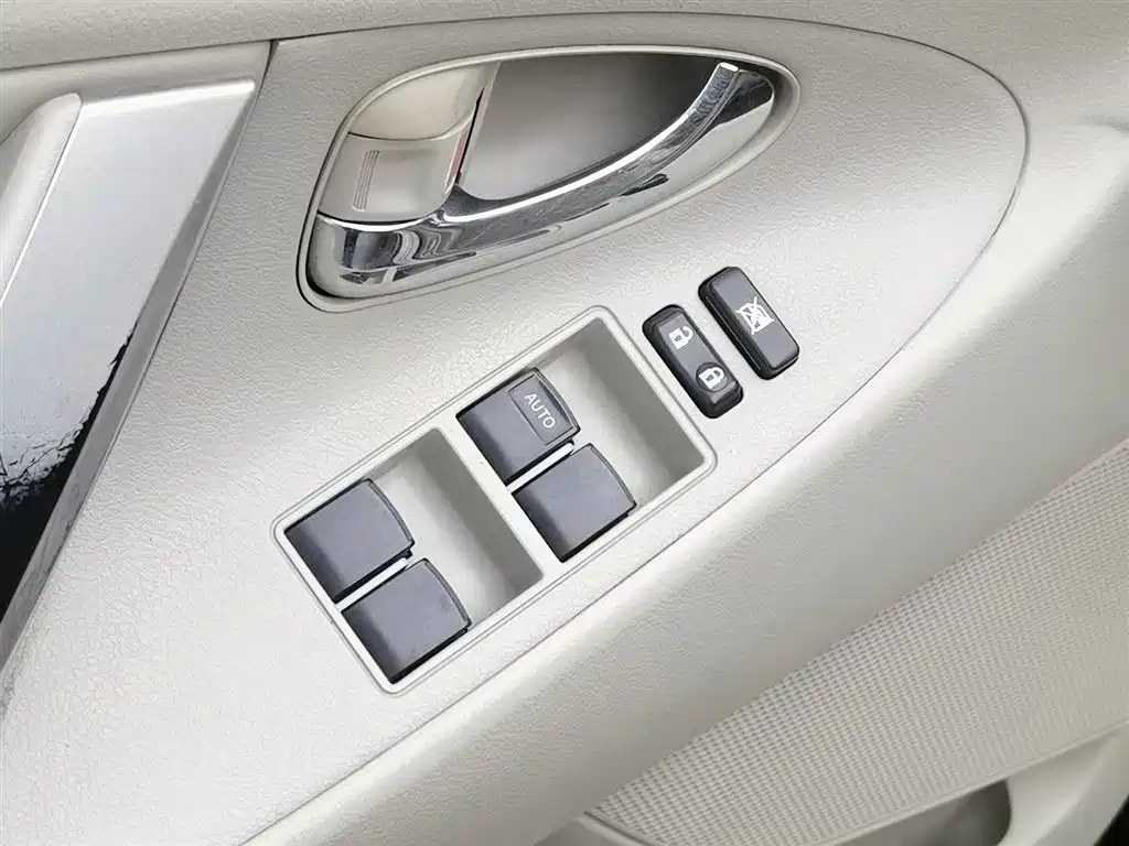 Toyota Camry 2010 — фото 9