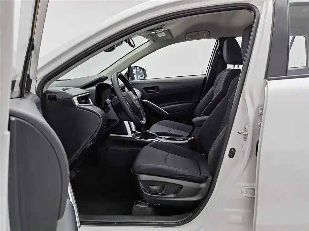 Toyota Corolla Cross 2023 — фото 10