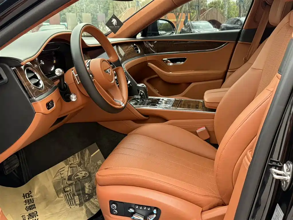 Bentley Flying Spur 2021 — фото 13