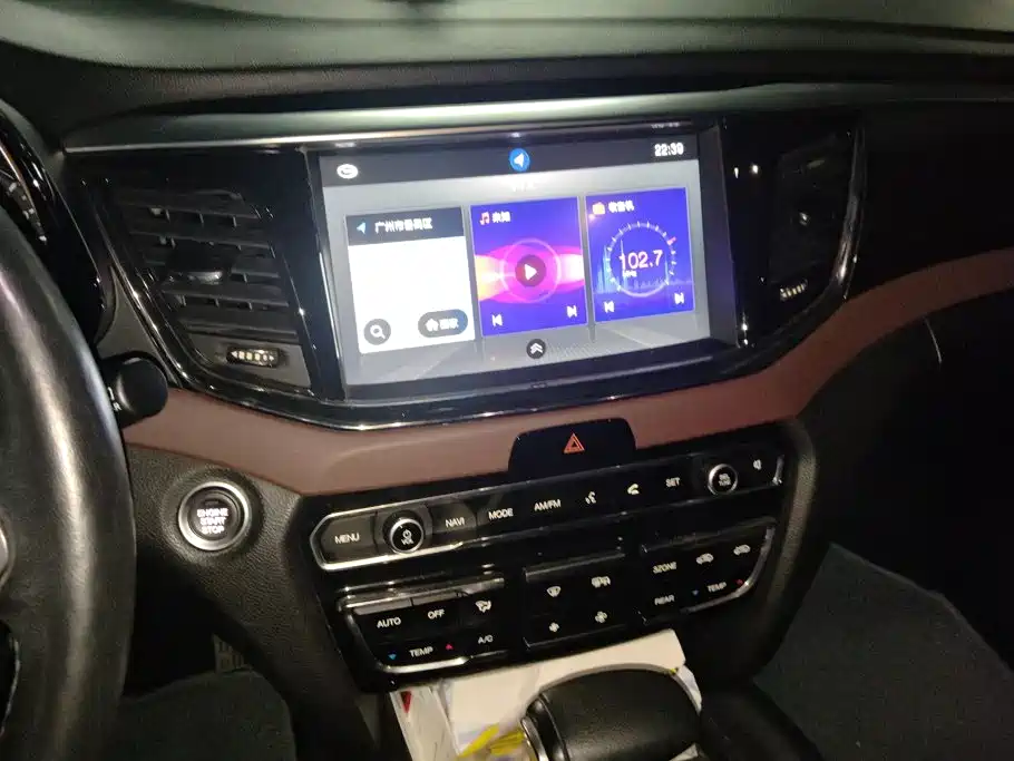 GAC Trumpchi GS8 2017 — фото 13