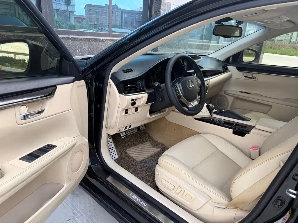Lexus ES 2013