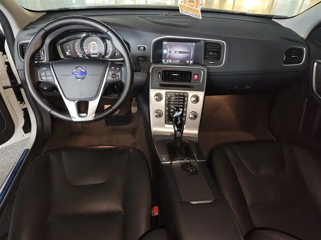 Volvo S60 2017 — фото 10