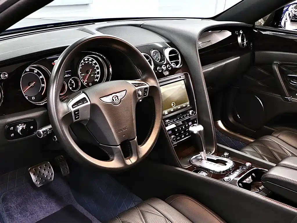 Bentley Flying Spur 2019 — фото 11