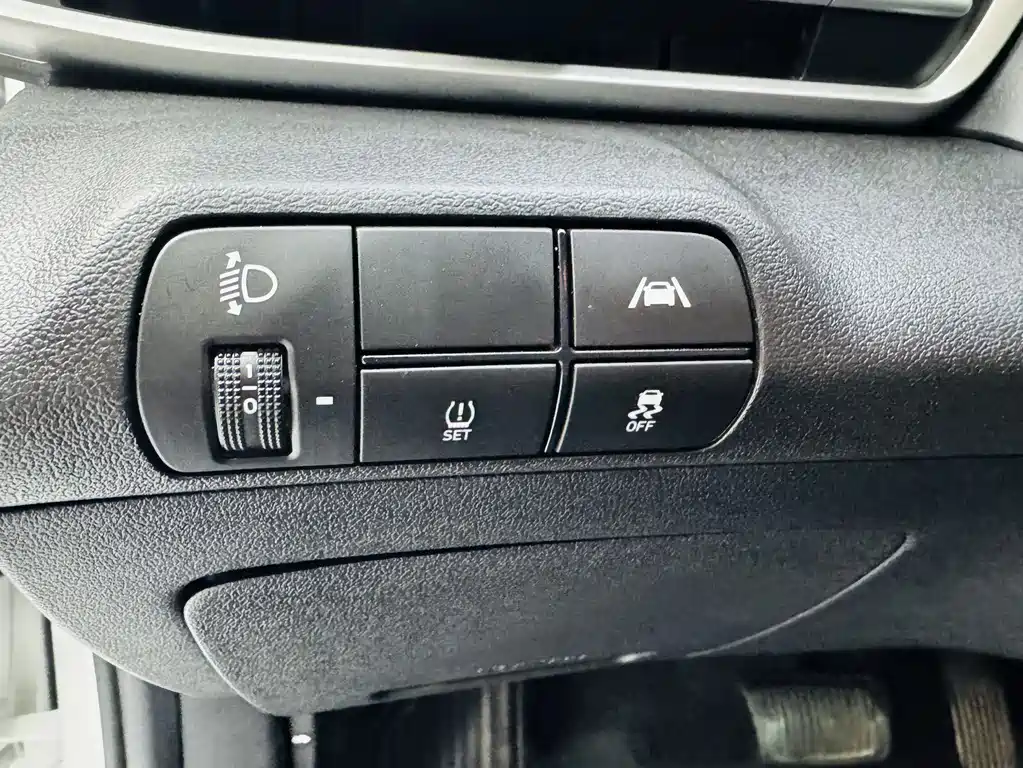Hyundai Elantra 2023 — фото 9