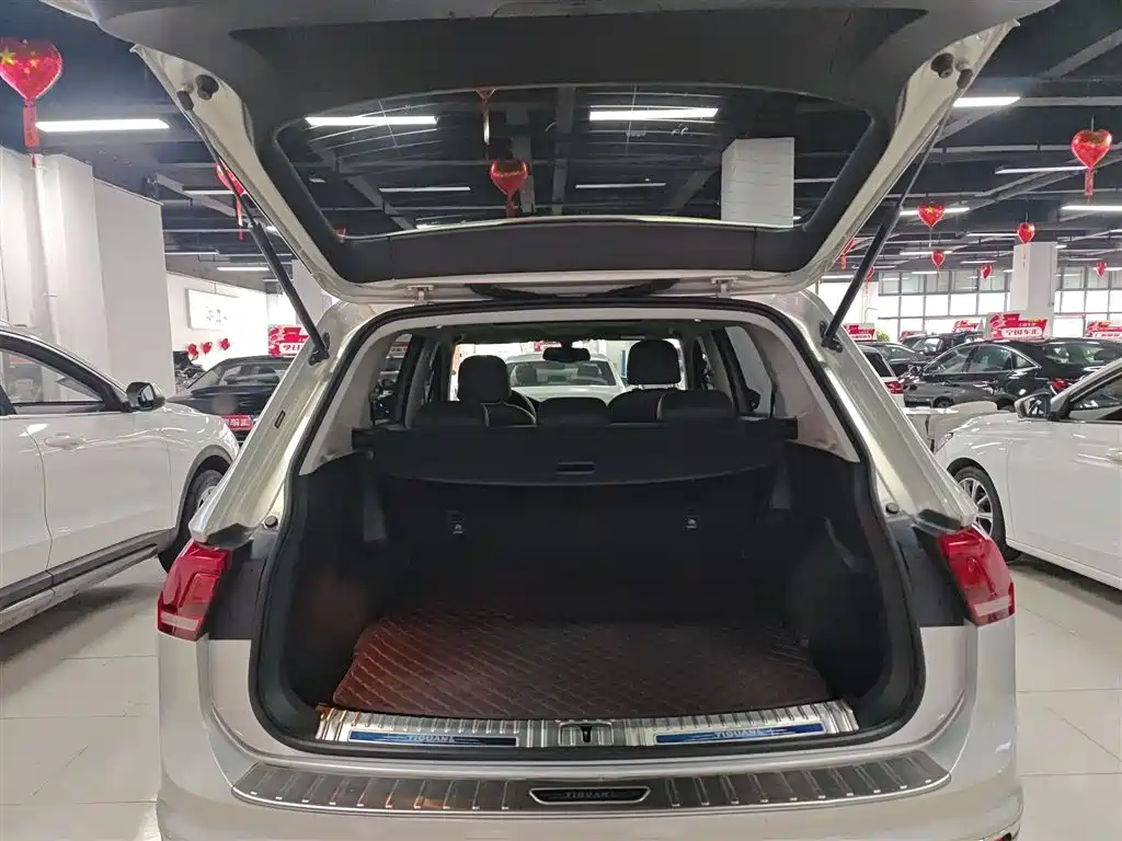 Volkswagen Tiguan L 2017 — фото 19