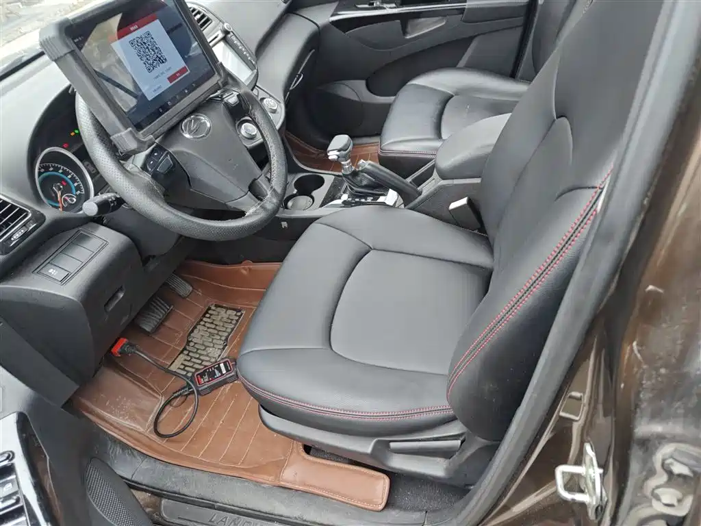 Landwind X5 2015 — фото 15