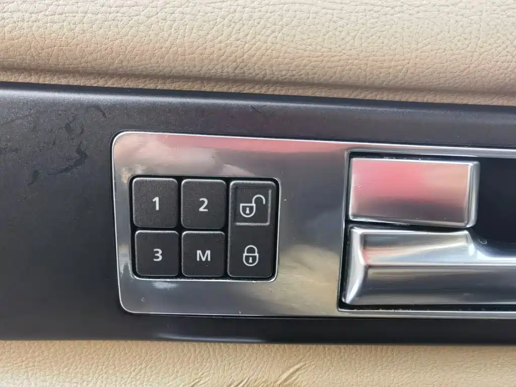 Land Rover Discovery 2013 — фото 26