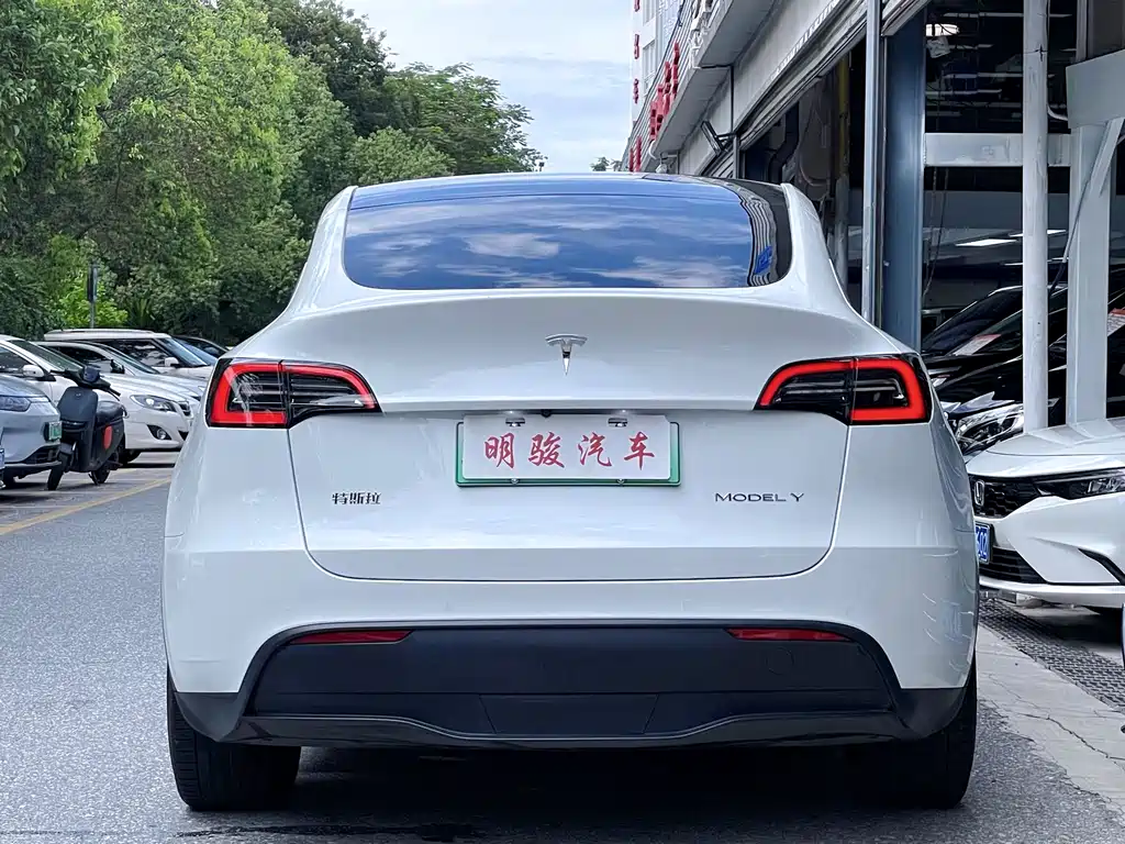 Tesla Model Y 2023