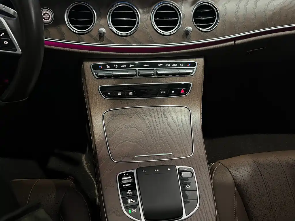 Mercedes-Benz E-Class 2022 — фото 17
