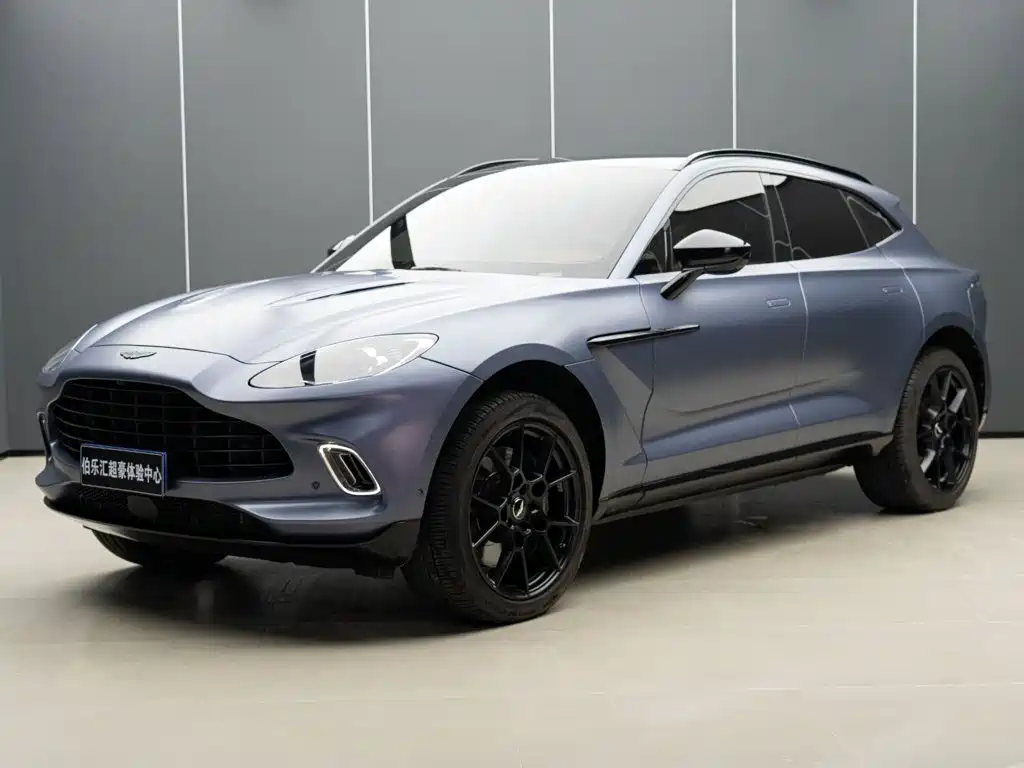Aston Martin DBX 2024