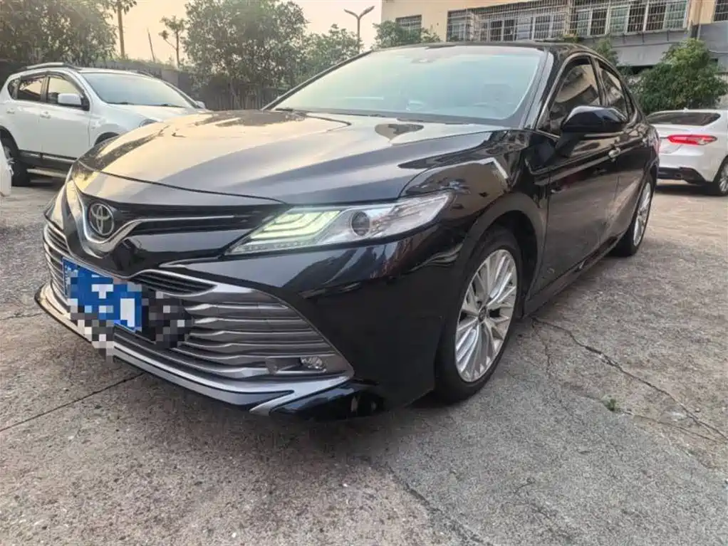 Toyota Camry 2019 — фото 1