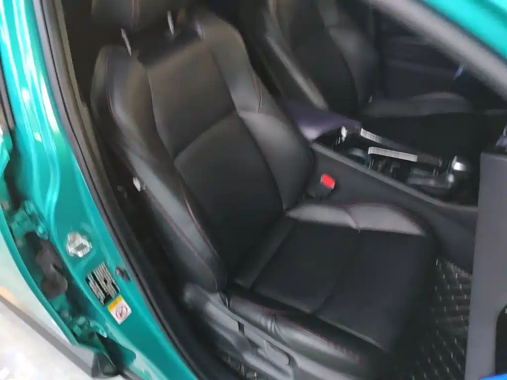 Toyota C-HR 2019 — фото 25