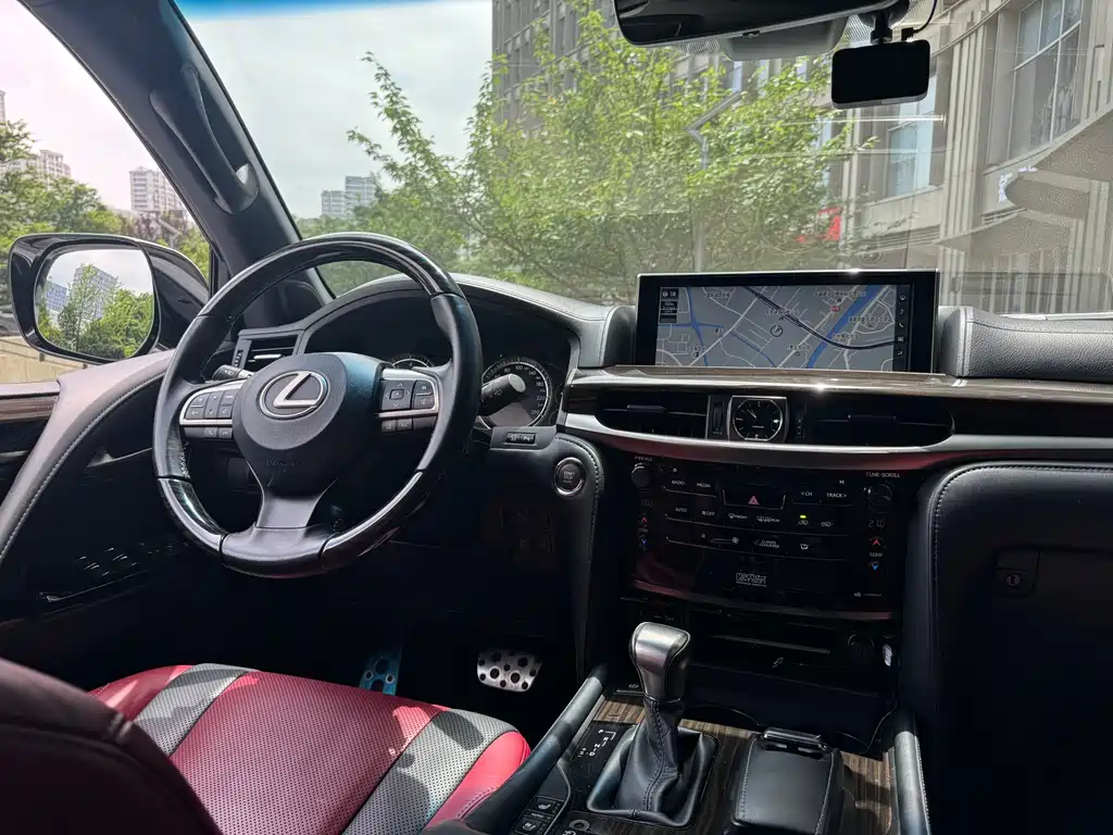 Lexus LX 2019 — фото 24