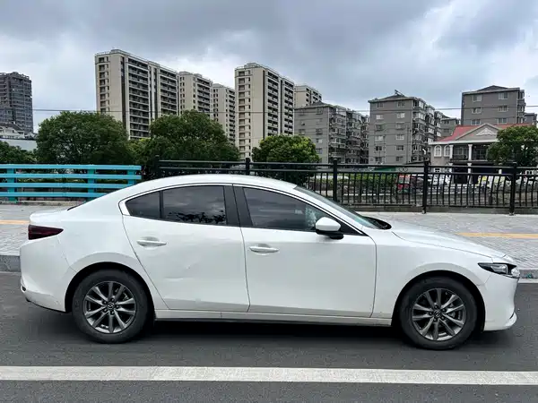 Mazda 3 Axela 2022
