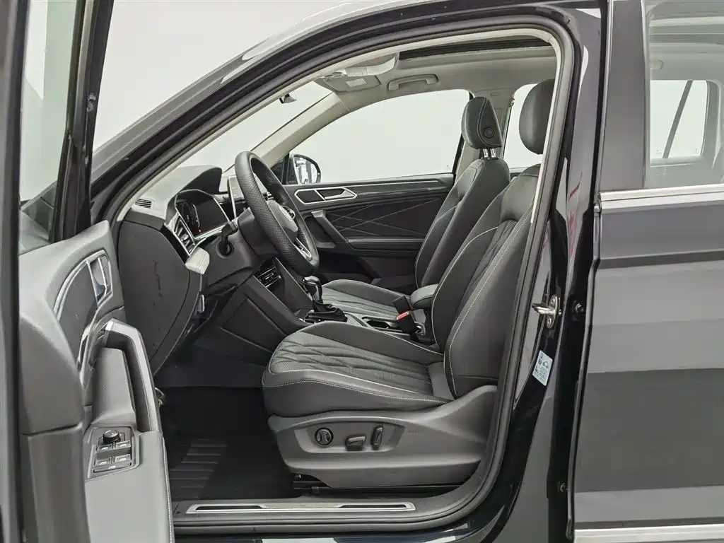 Volkswagen Tiguan L 2022 — фото 10