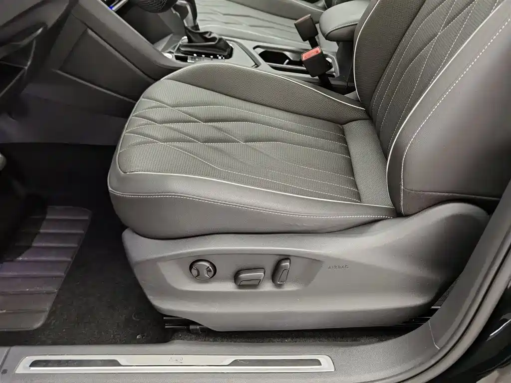 Volkswagen Tiguan L 2022 — фото 20