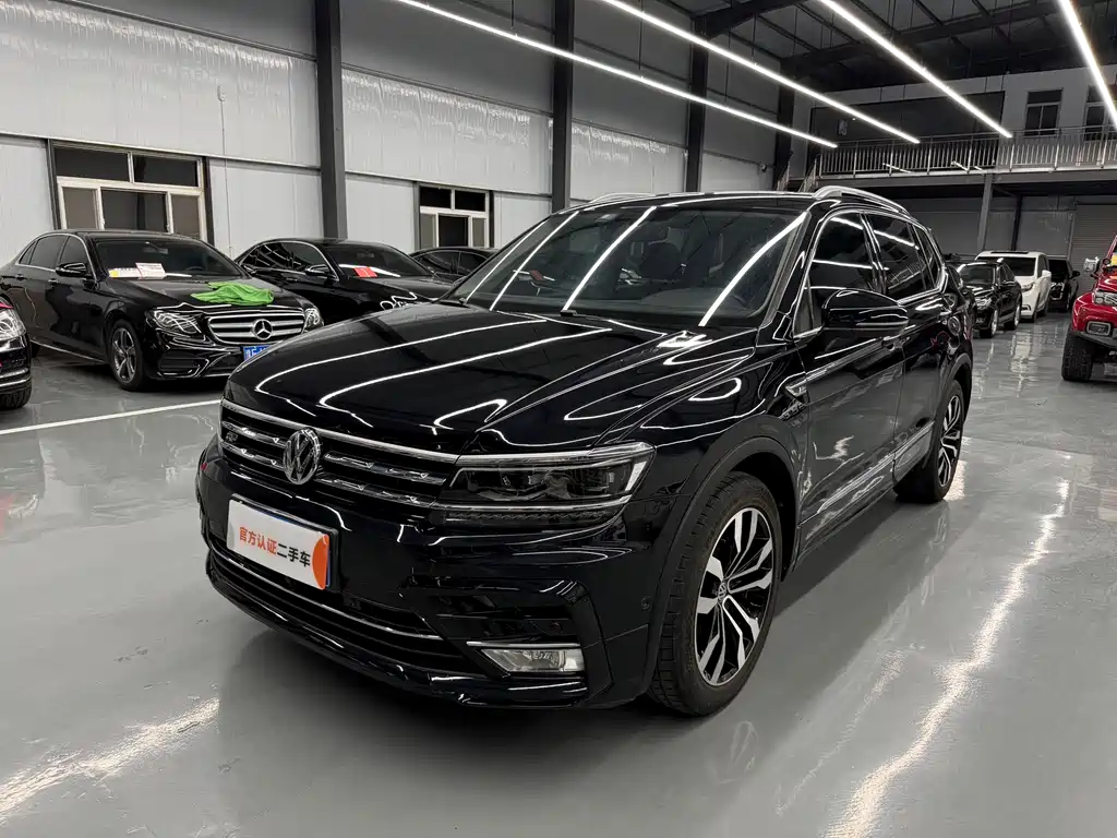 Volkswagen Tiguan L 2020 — фото 1