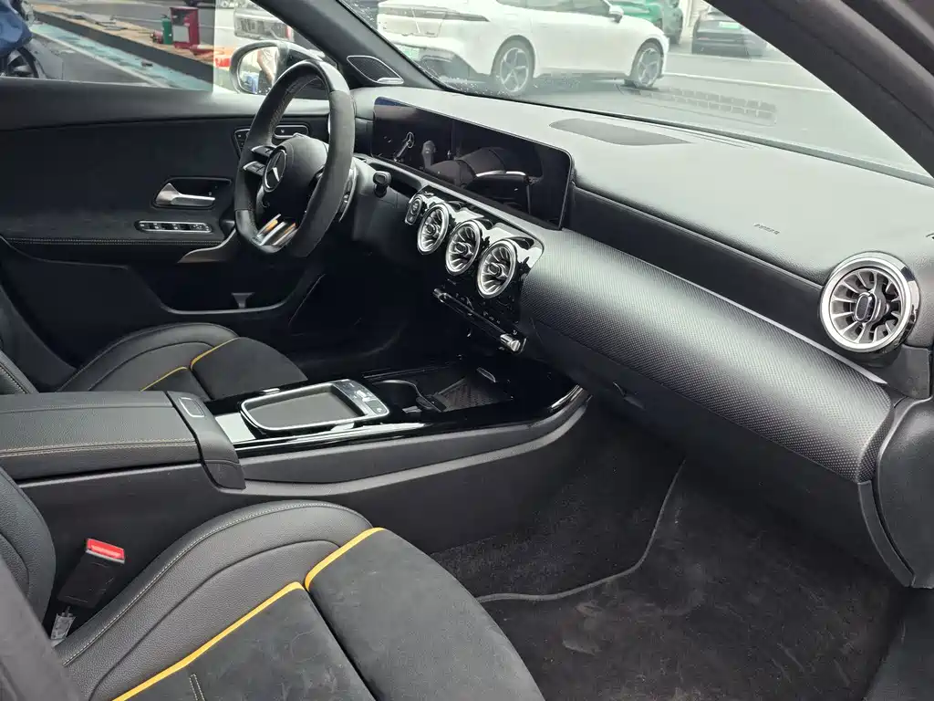 Mercedes-Benz A-Class AMG 2024 — фото 6