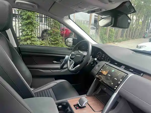 Land Rover Discovery Sport 2024
