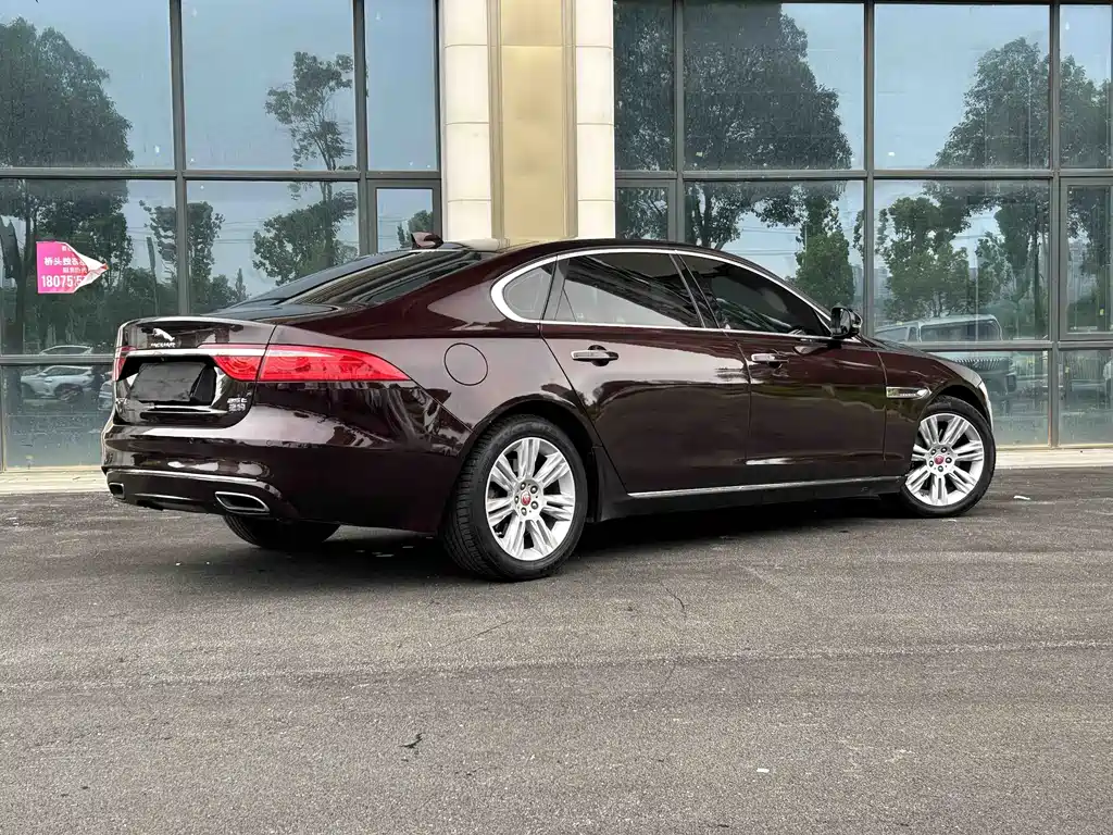 Jaguar XFL 2018 — фото 12