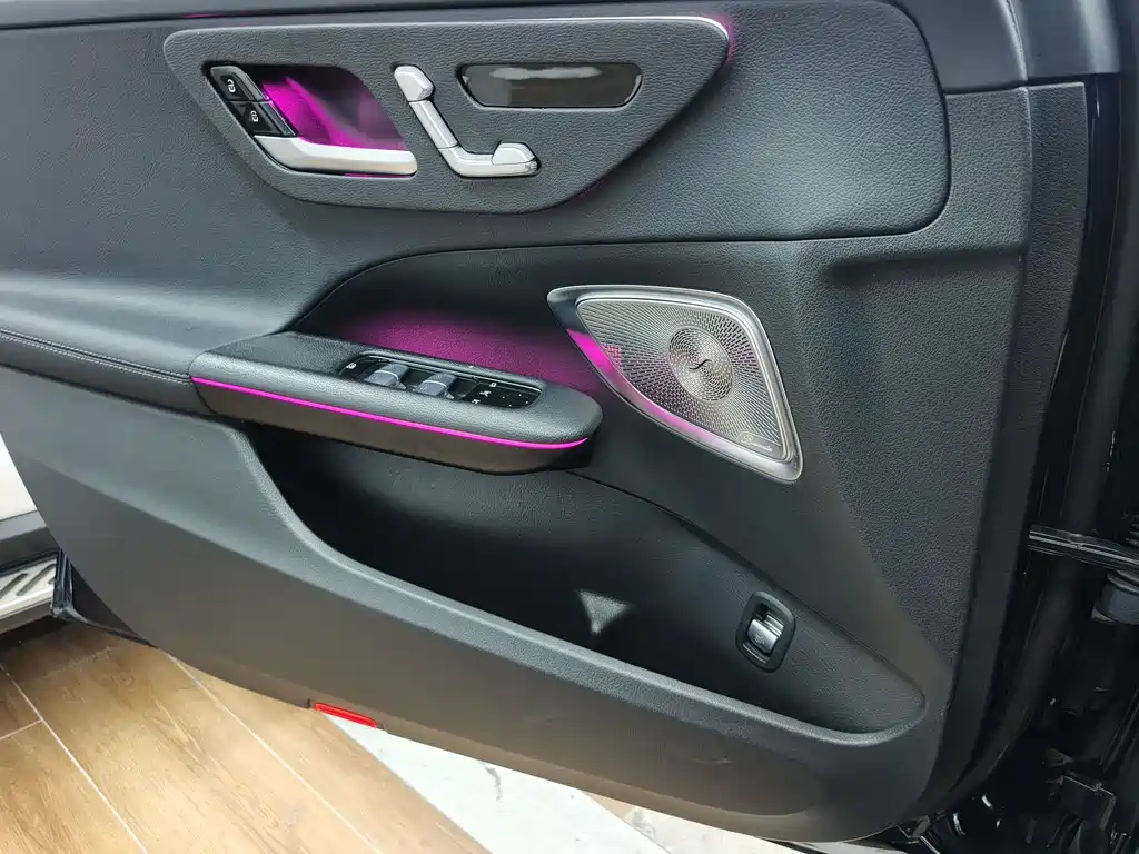 Mercedes-Benz C-Class 2024