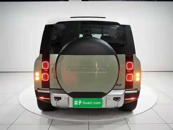 Land Rover Defender 2023