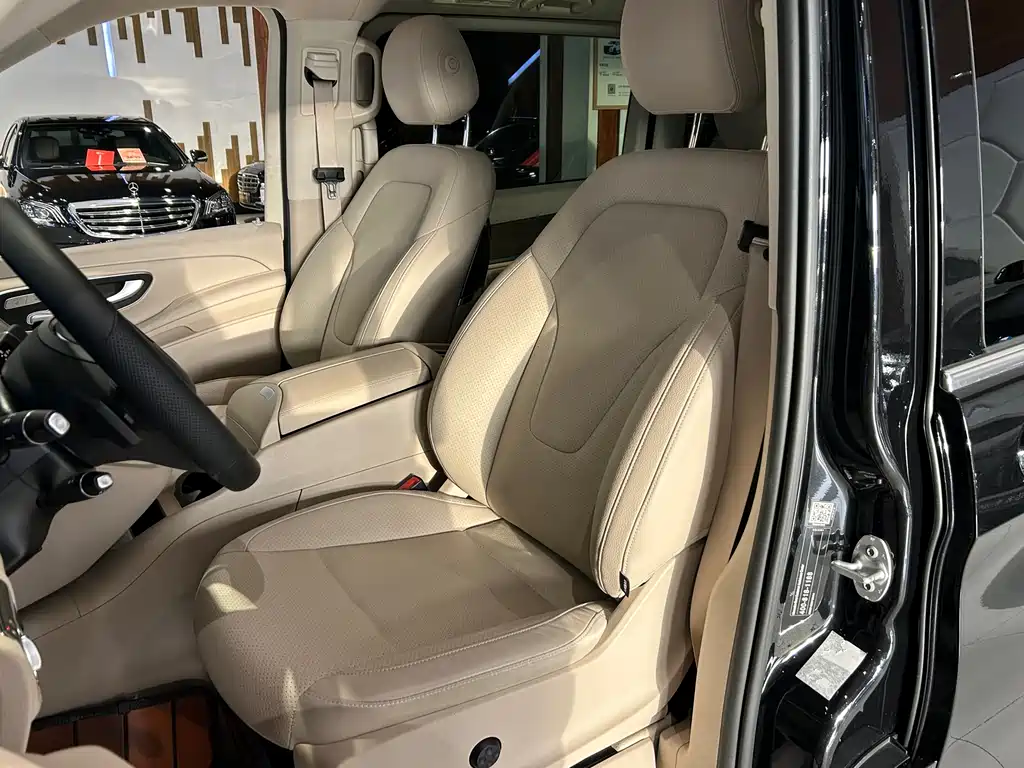 Mercedes-Benz V-Class 2021 — фото 10